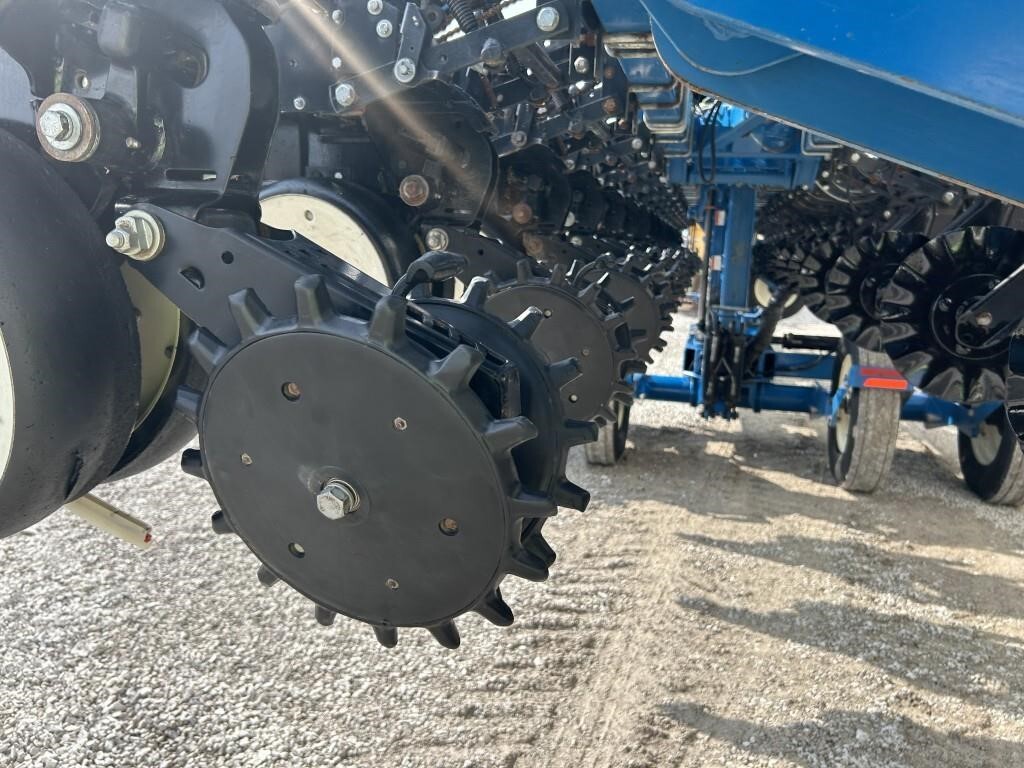 2011 Kinze 3660 Planter