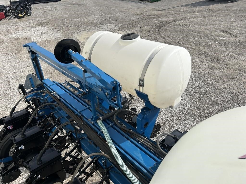 2011 Kinze 3660 Planter