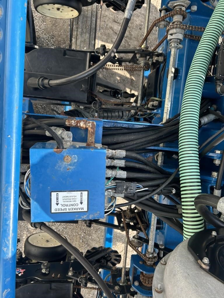 2011 Kinze 3660 Planter