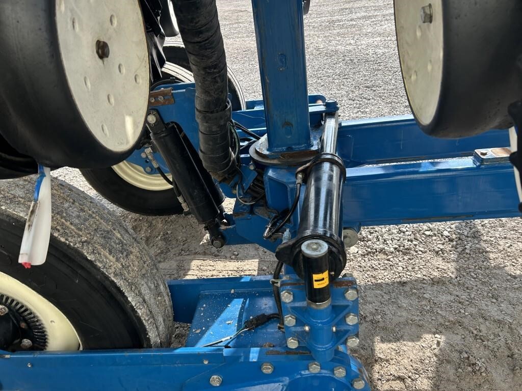 2011 Kinze 3660 Planter