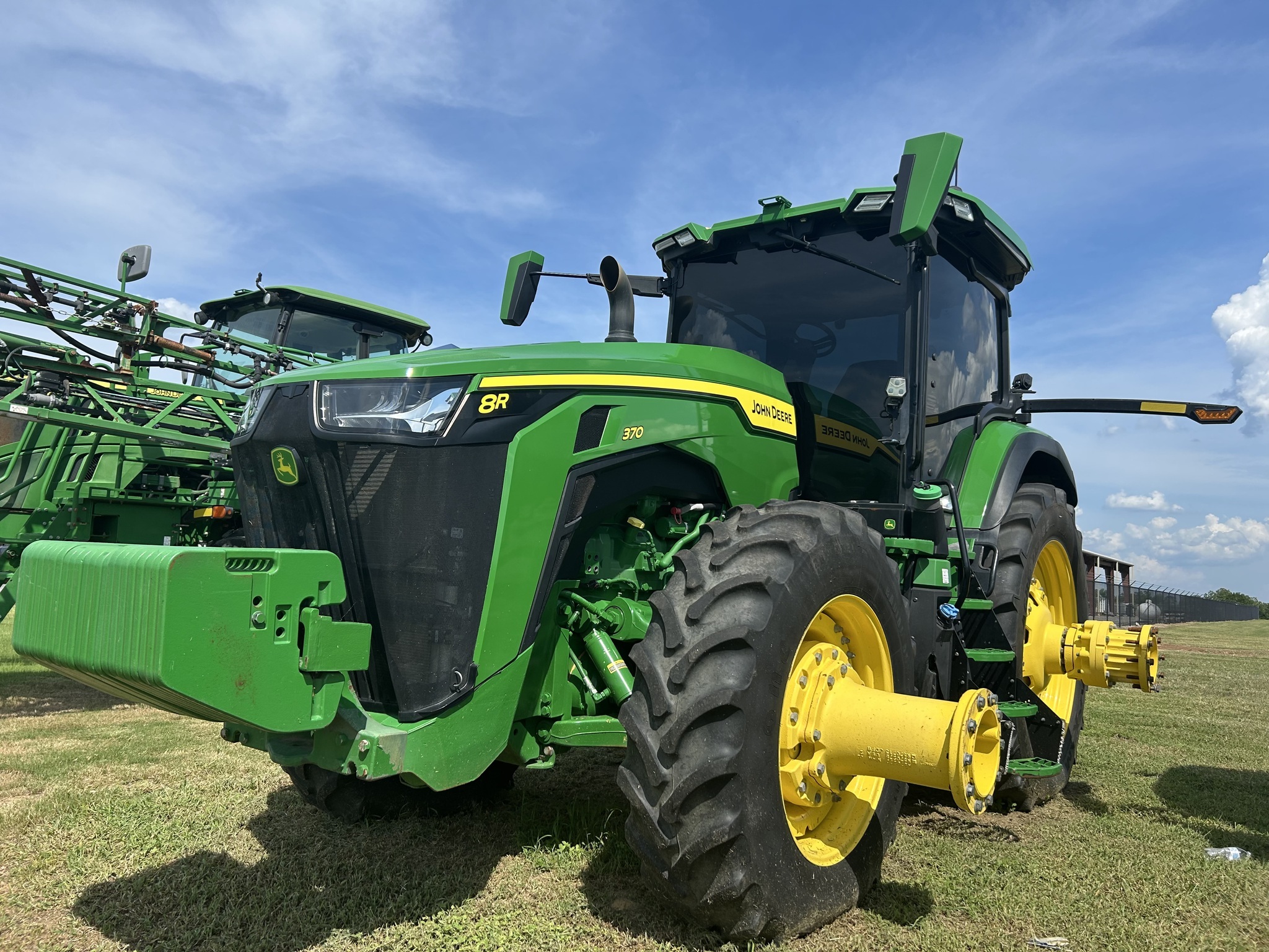 2023 John Deere 8R 370 Tractor