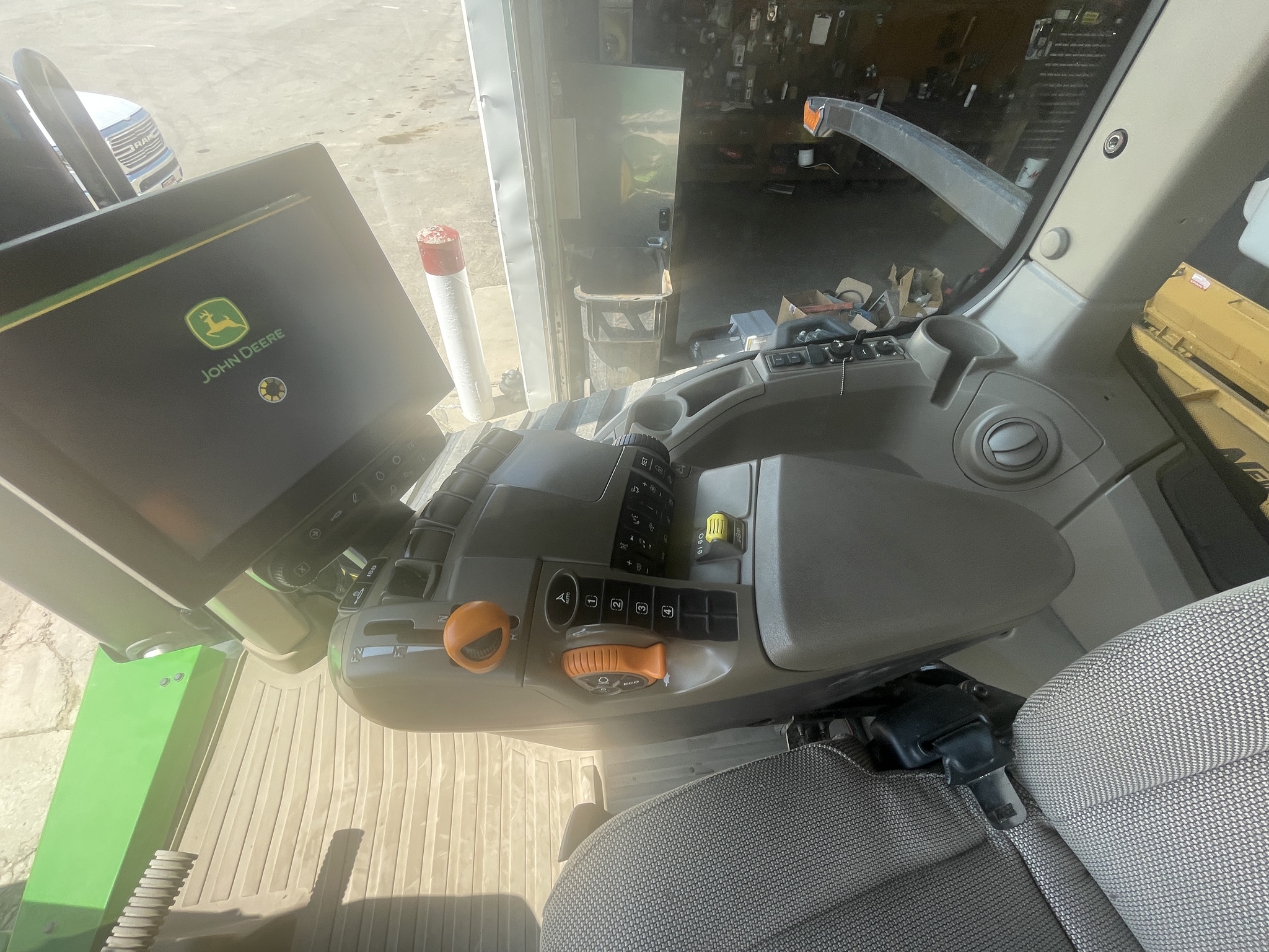2021 John Deere 8RT 370 Tractor
