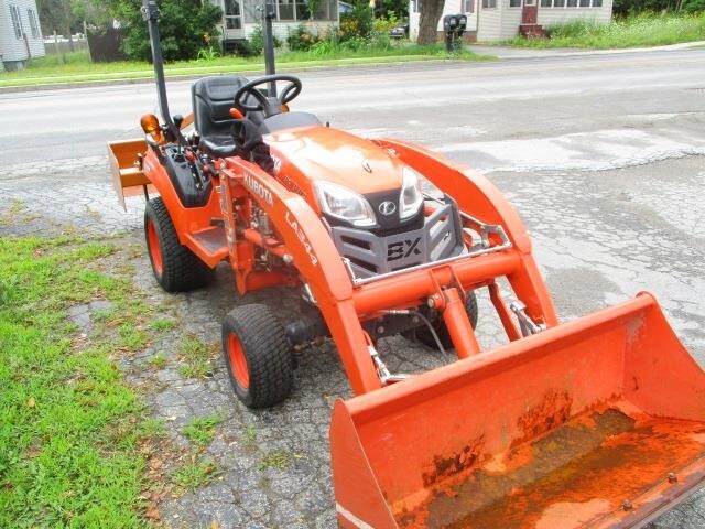  Kubota BX1880 Tractor