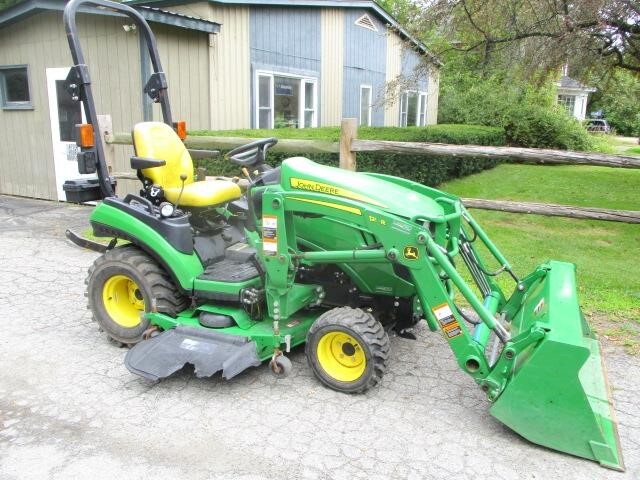 2018 John Deere 1025R Tractor