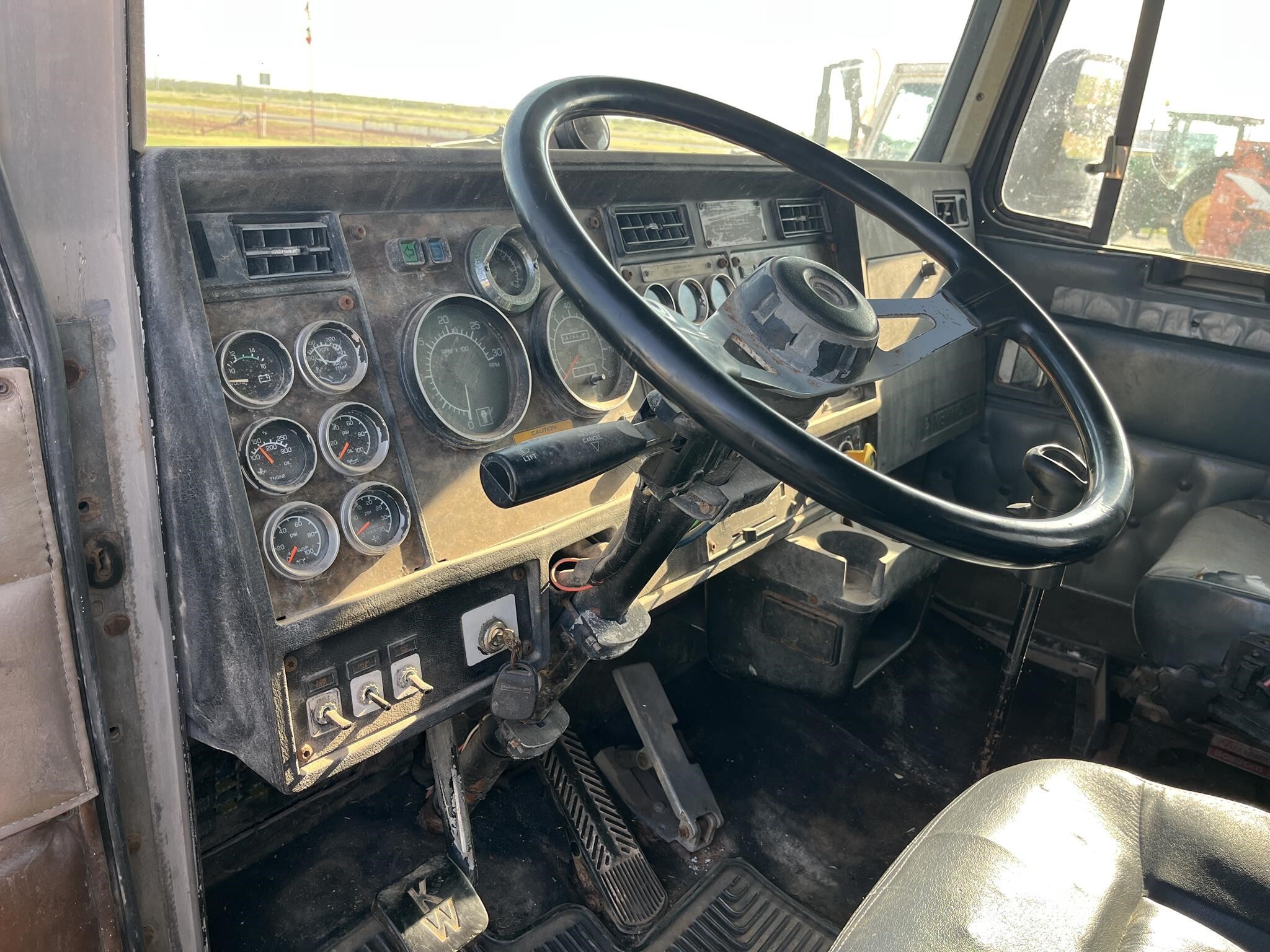 1995 Kenworth T600 Semi Trucks/Trailer