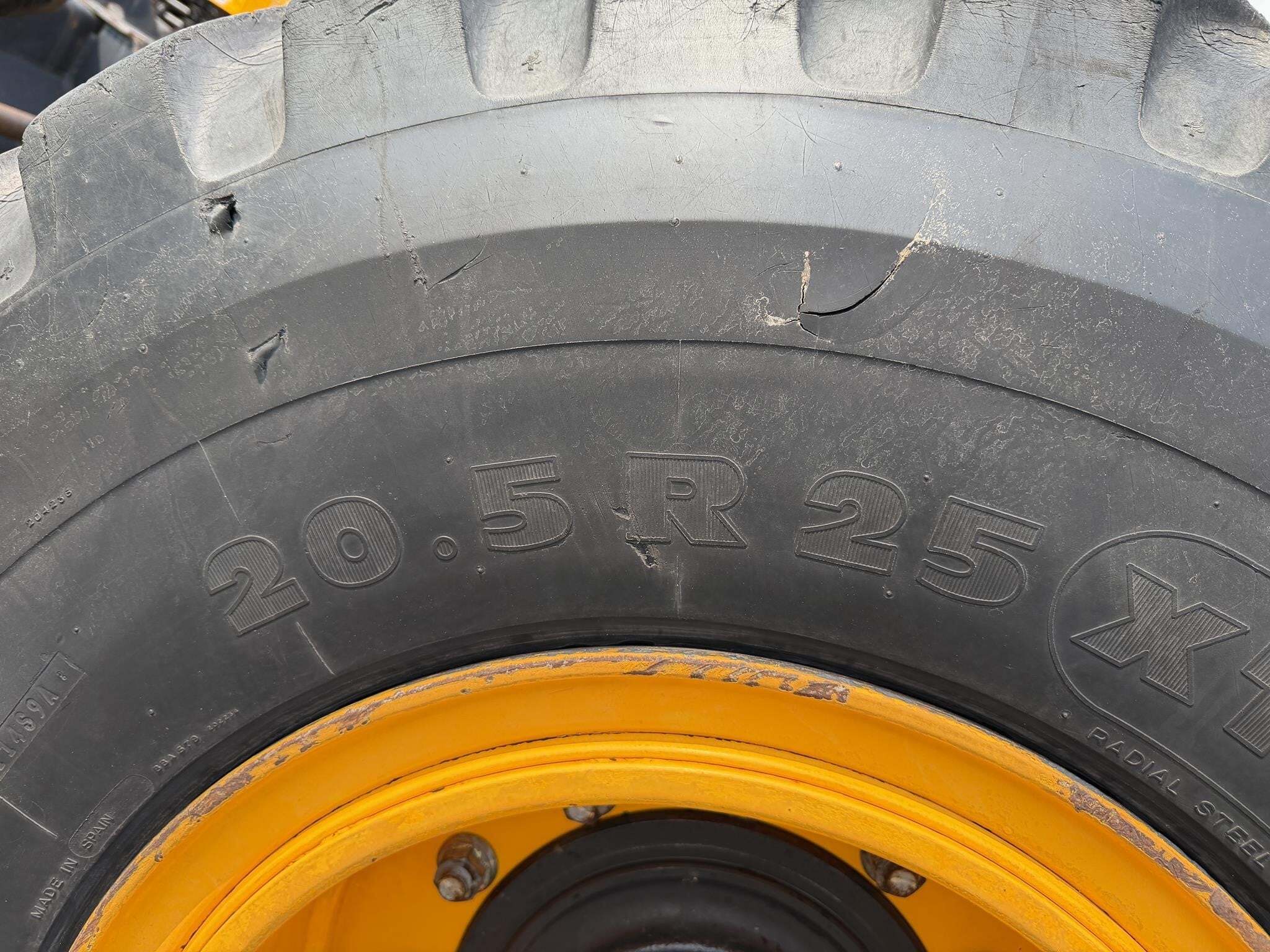 2018 JCB 427 AGRI Wheel Loader