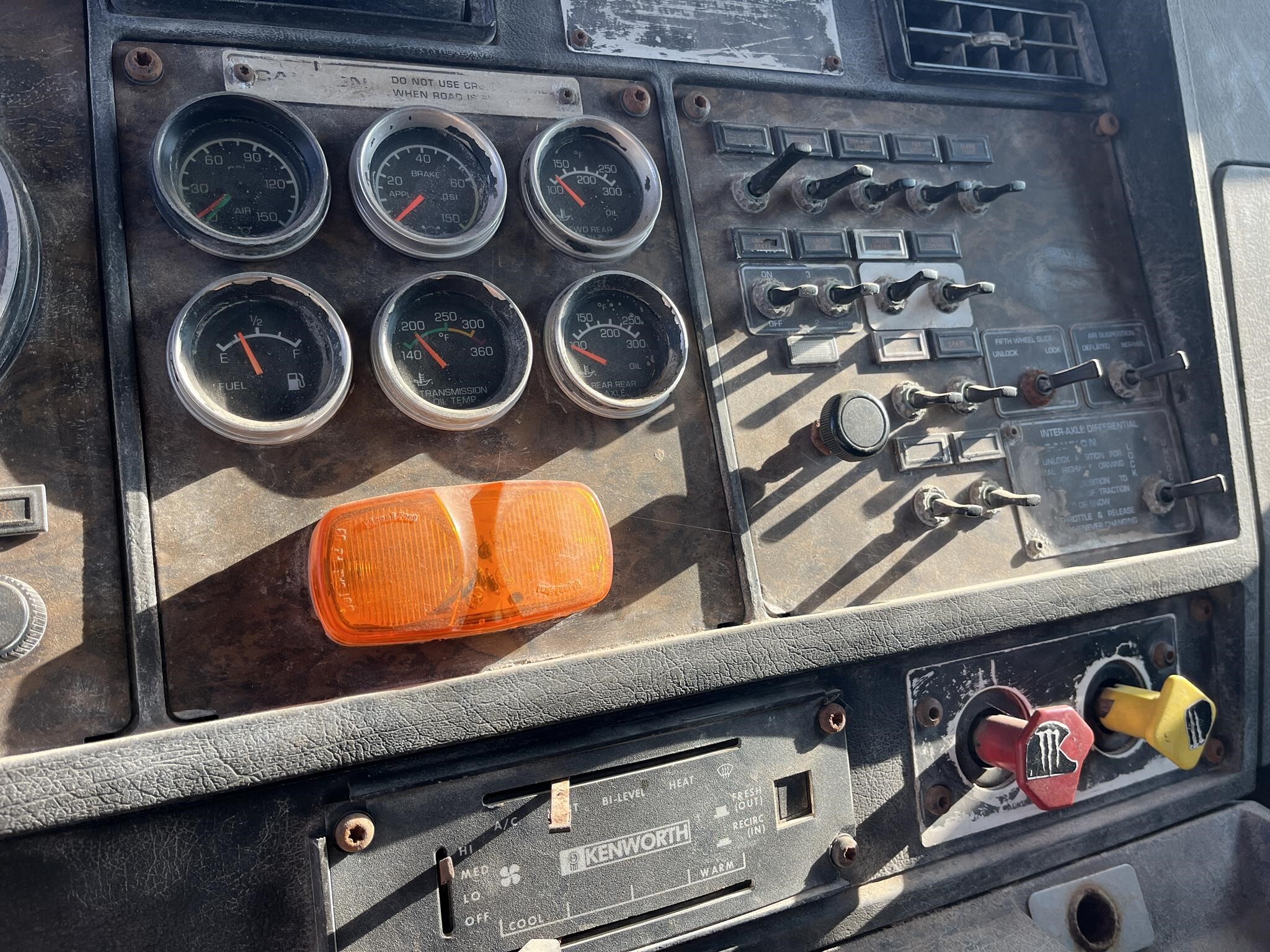 1995 Kenworth T600 Semi Trucks/Trailer