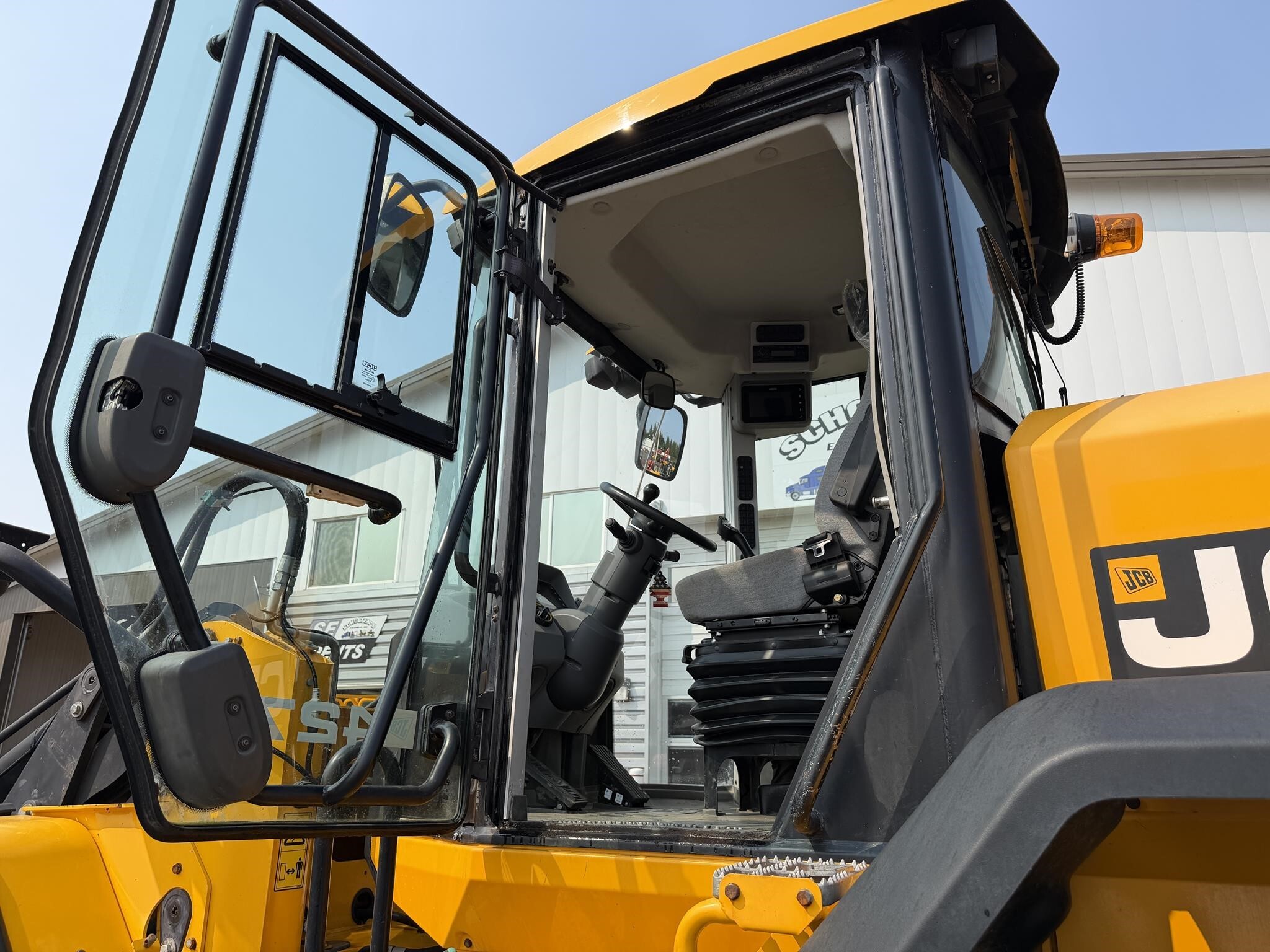 2018 JCB 427 AGRI Wheel Loader