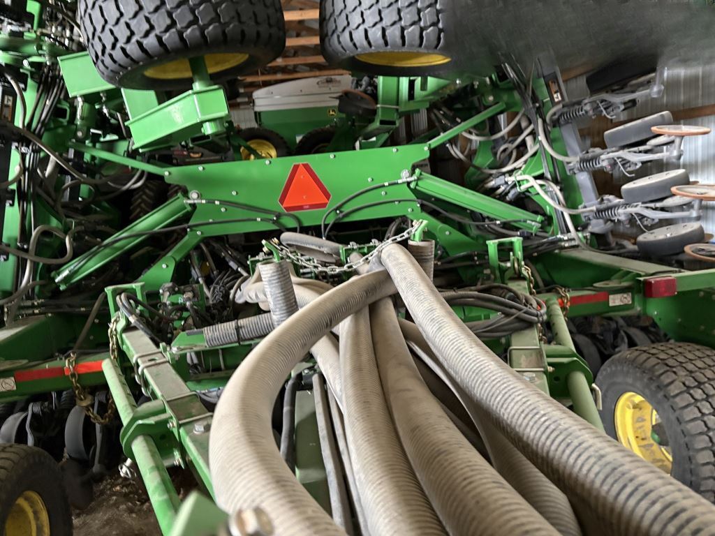 2016 John Deere 1890 Air Seeder