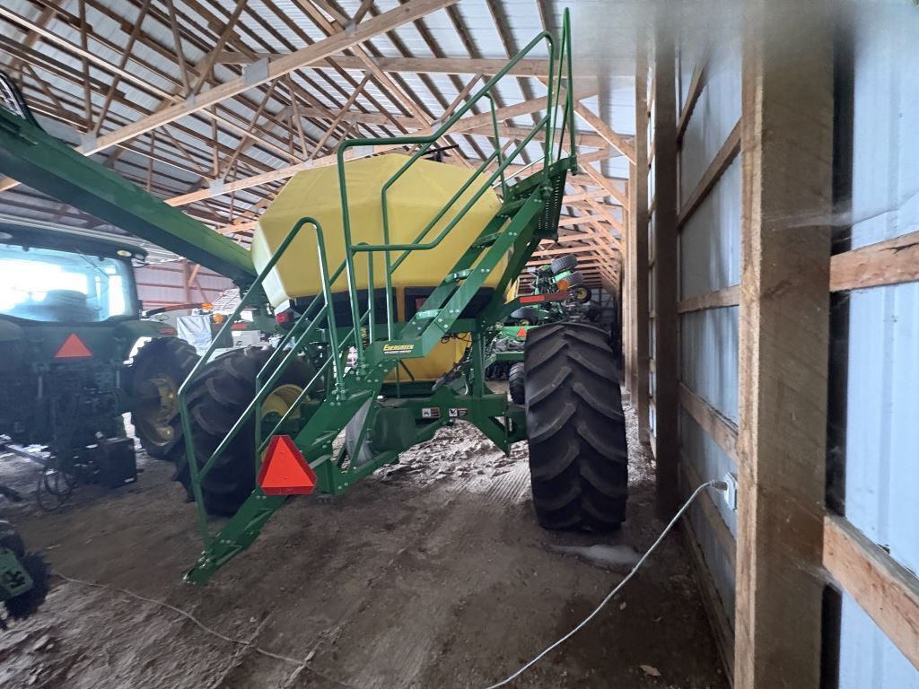 2016 John Deere 1890 Air Seeder