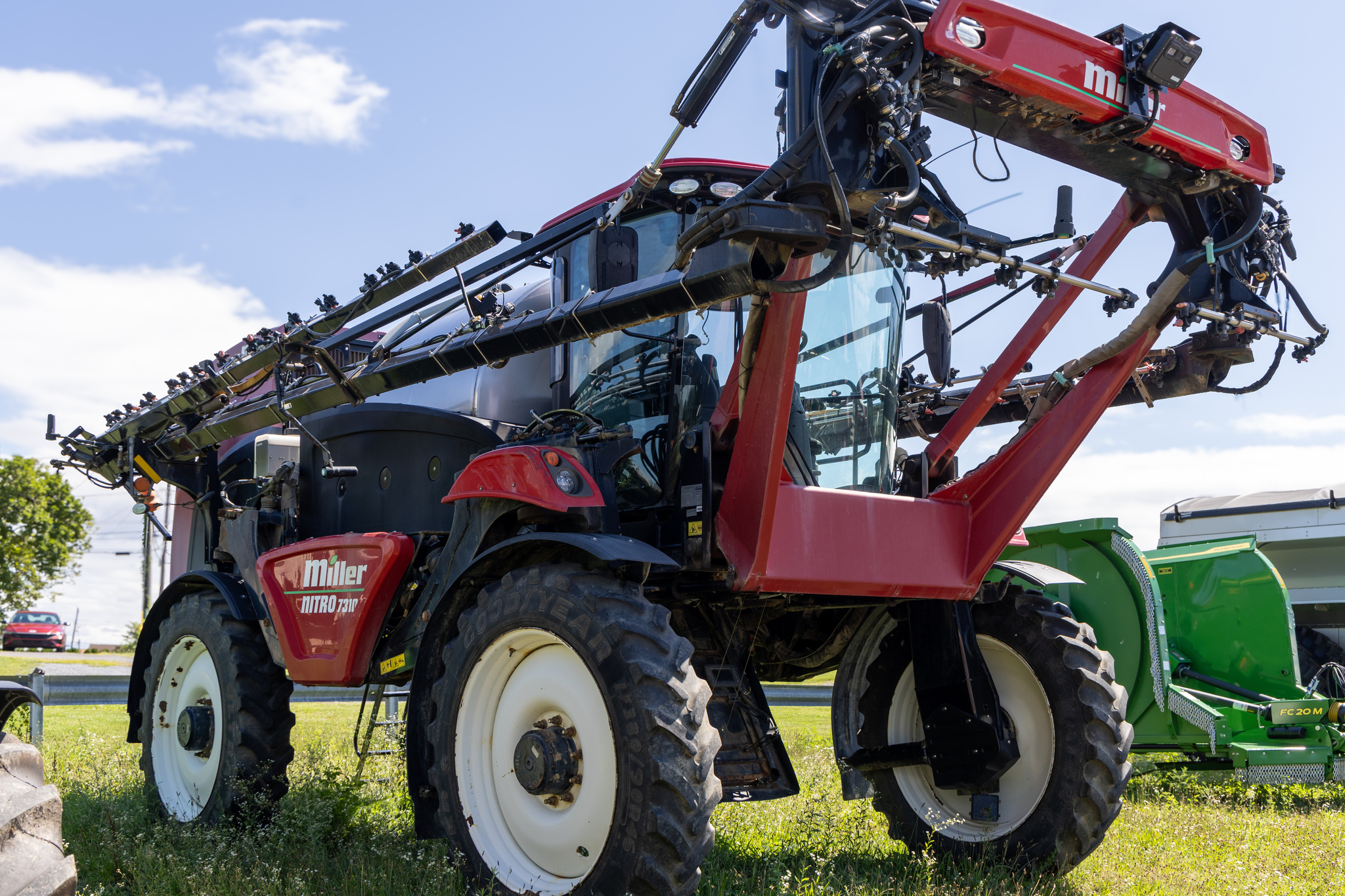 2018 Miller NITRO 7310 Self-Propelled Sprayer