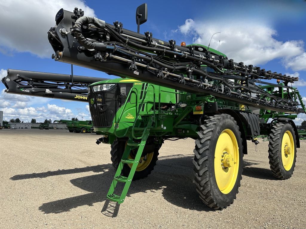 2020 John Deere R4044 Self-Propelled Sprayer