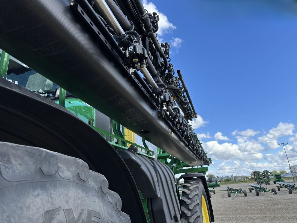 2020 John Deere R4044 Self-Propelled Sprayer