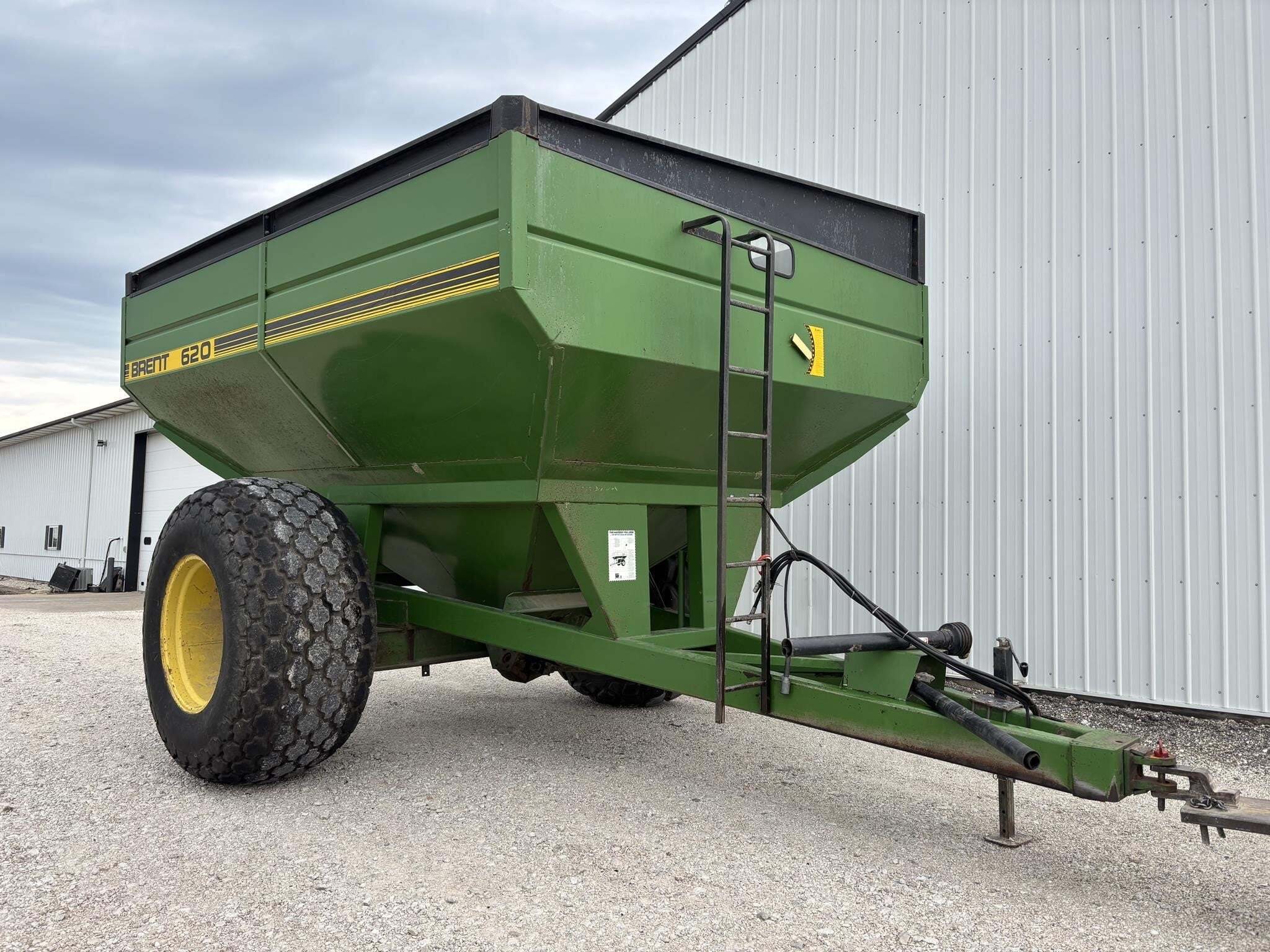  Brent 620 Grain Cart