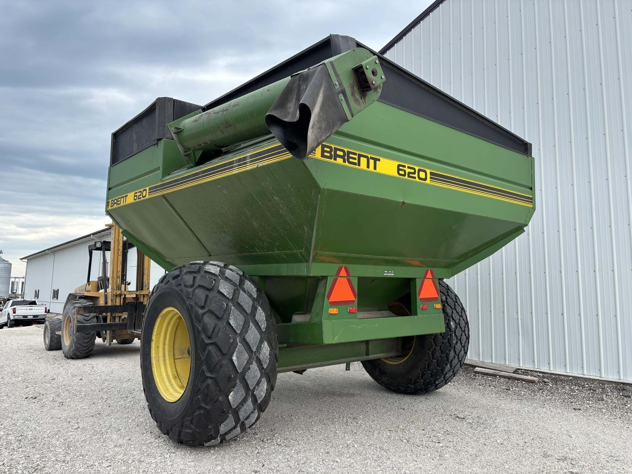  Brent 620 Grain Cart
