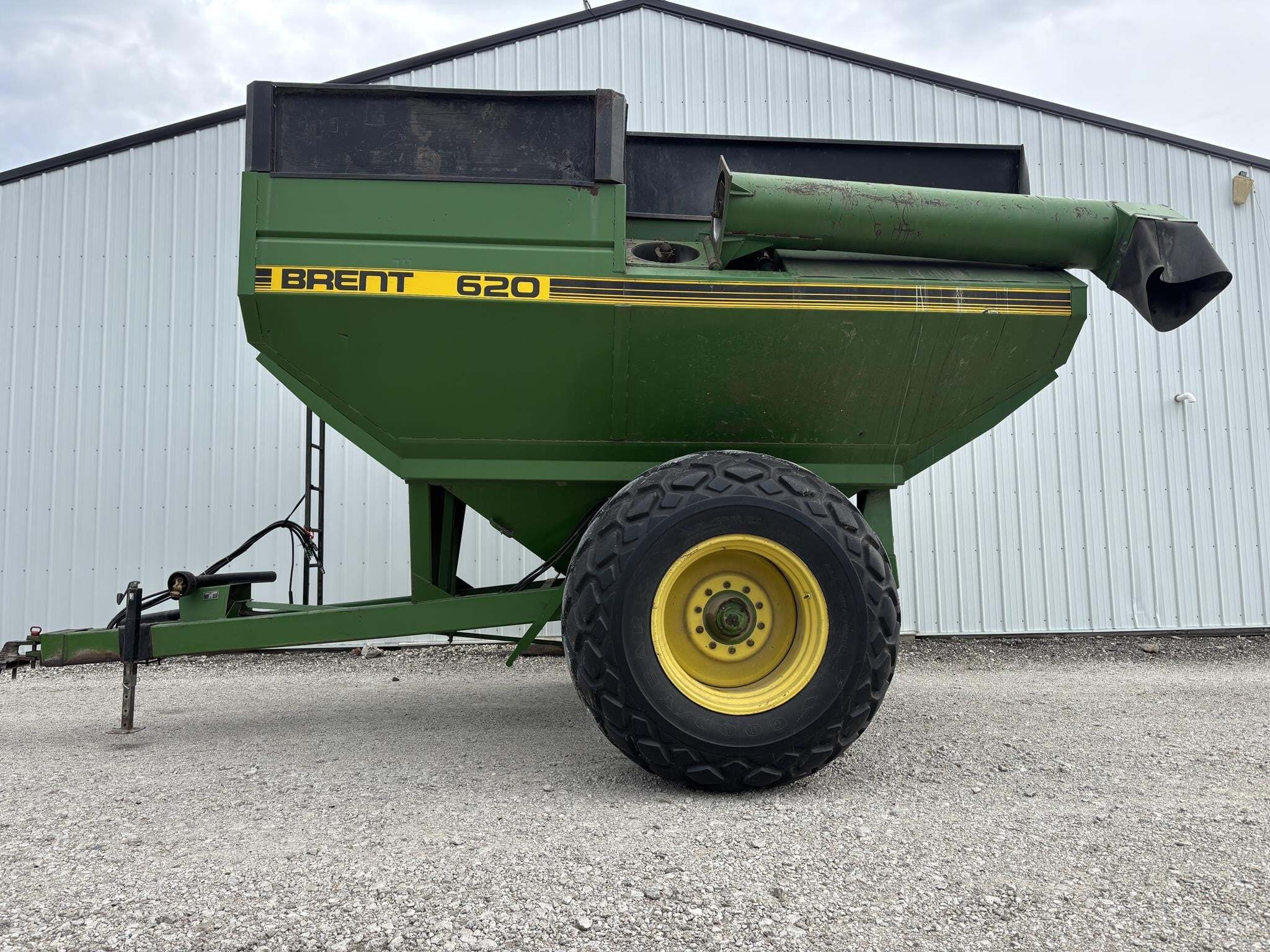  Brent 620 Grain Cart