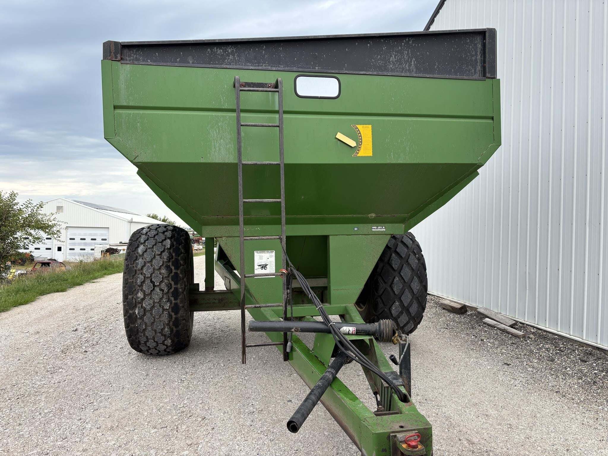  Brent 620 Grain Cart