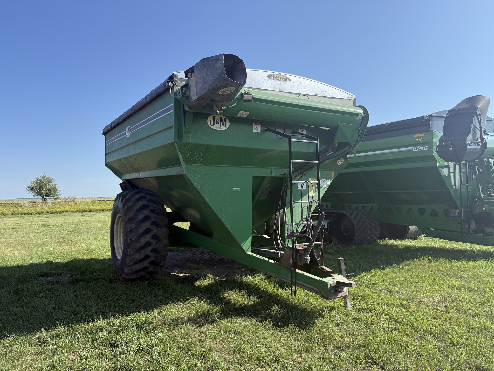  J&M 875-16 Grain Cart