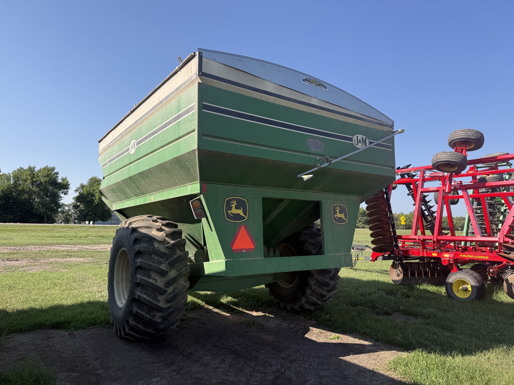  J&M 875-16 Grain Cart