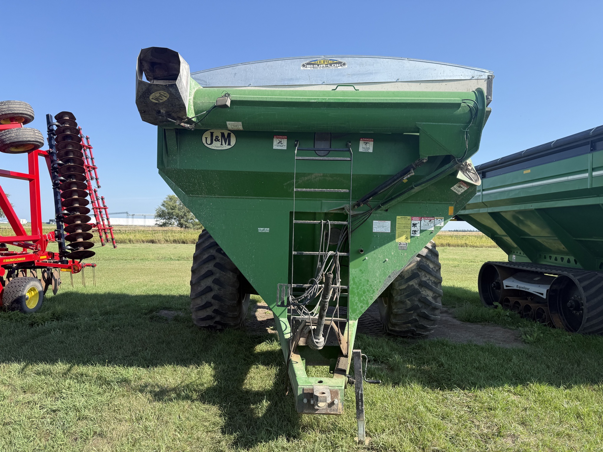  J&M 875-16 Grain Cart