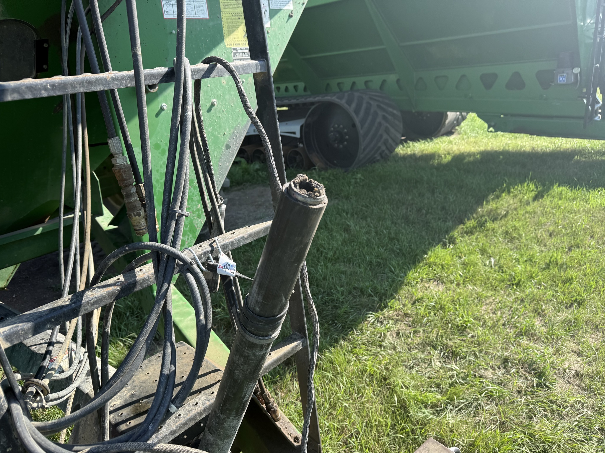  J&M 875-16 Grain Cart