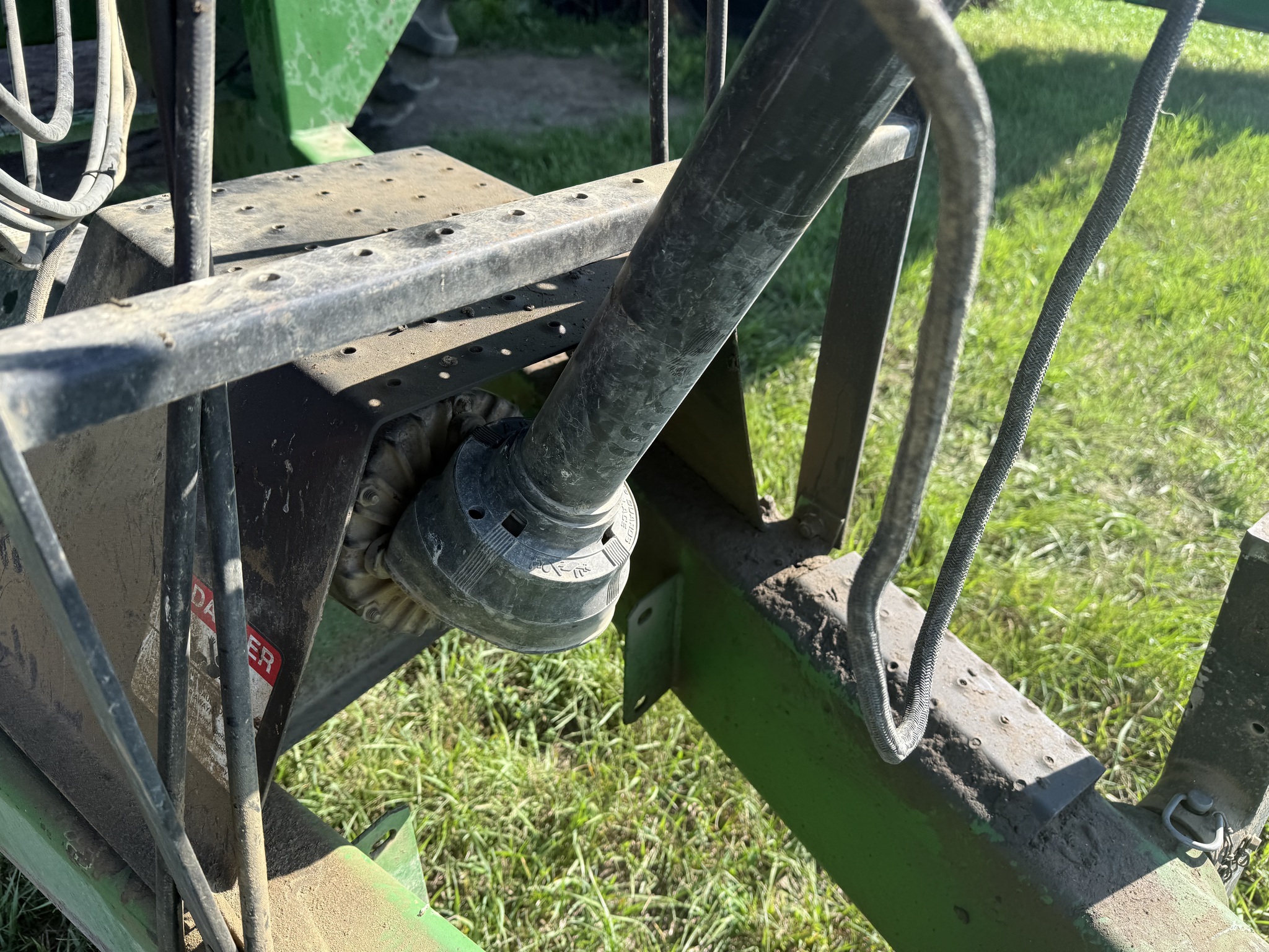  J&M 875-16 Grain Cart