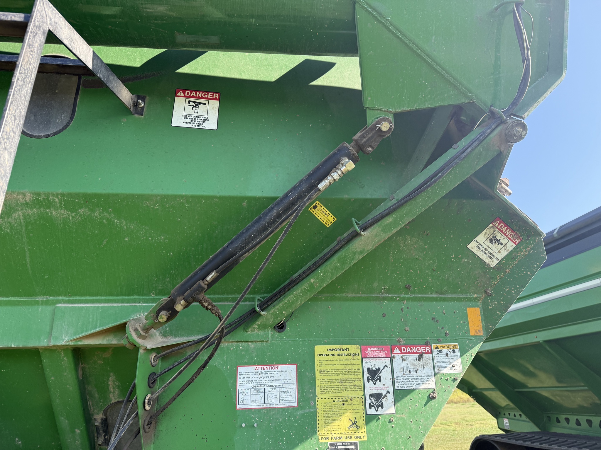  J&M 875-16 Grain Cart