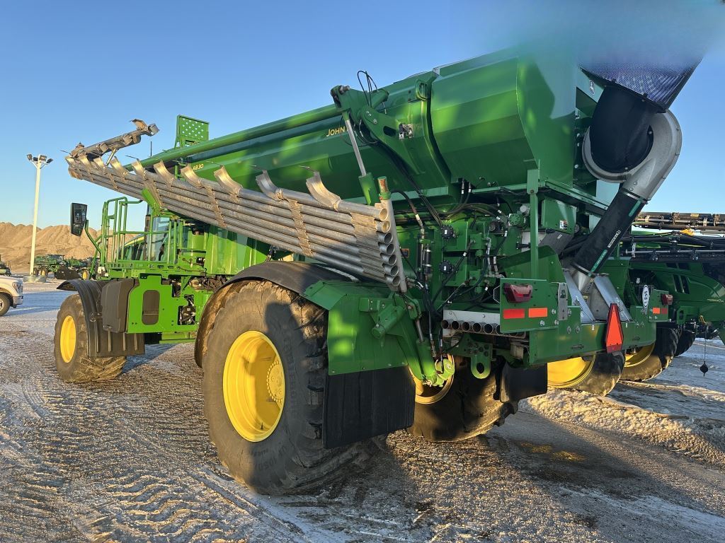2025 John Deere 800R Self-Propelled Fertilizer Spreader
