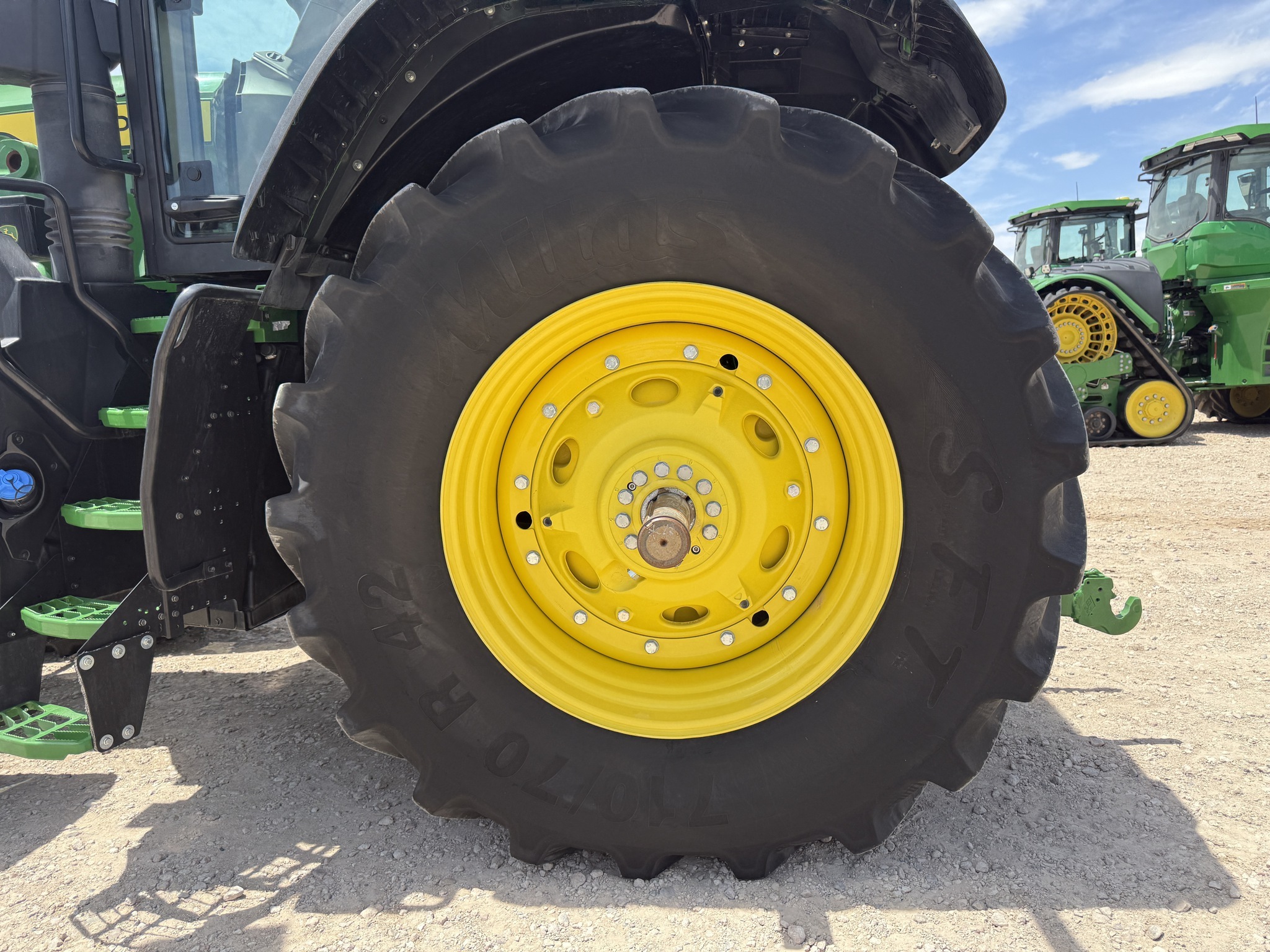 2025 John Deere 7R 230 Tractor