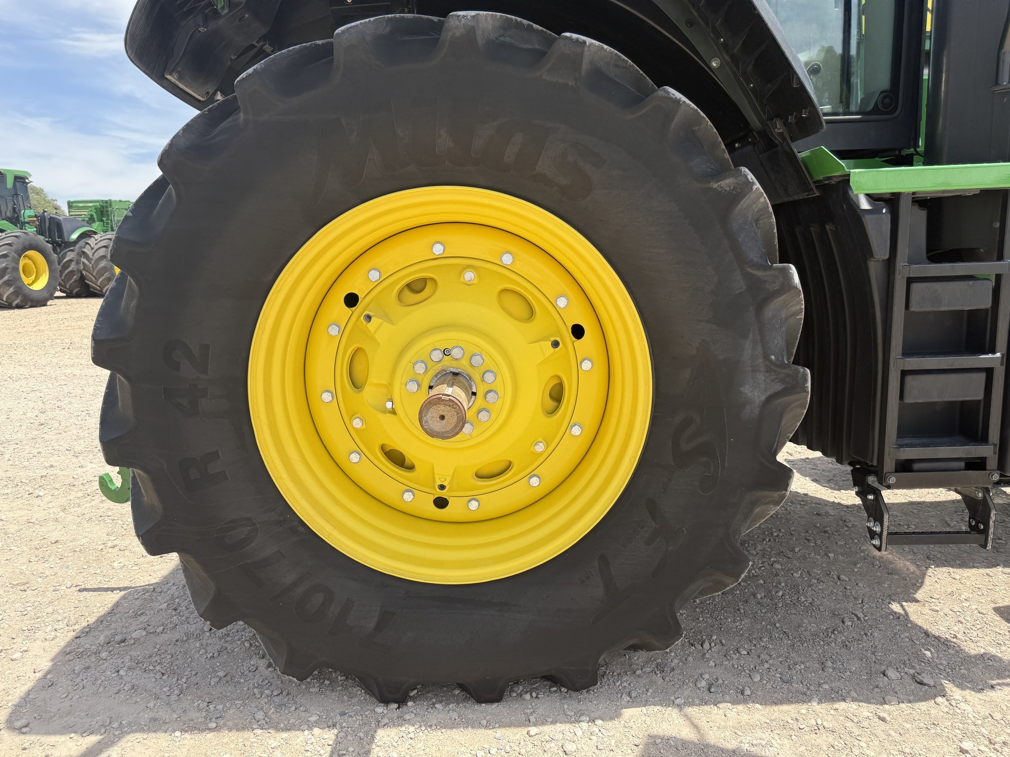 2025 John Deere 7R 230 Tractor