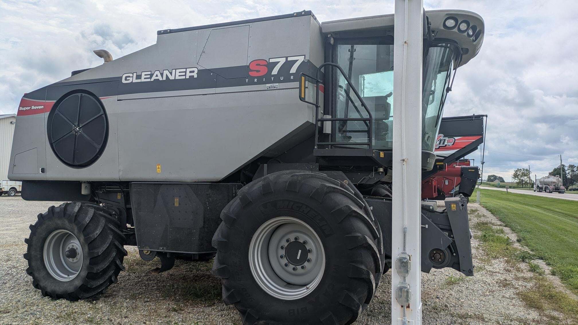 2013 Gleaner S77 Combine