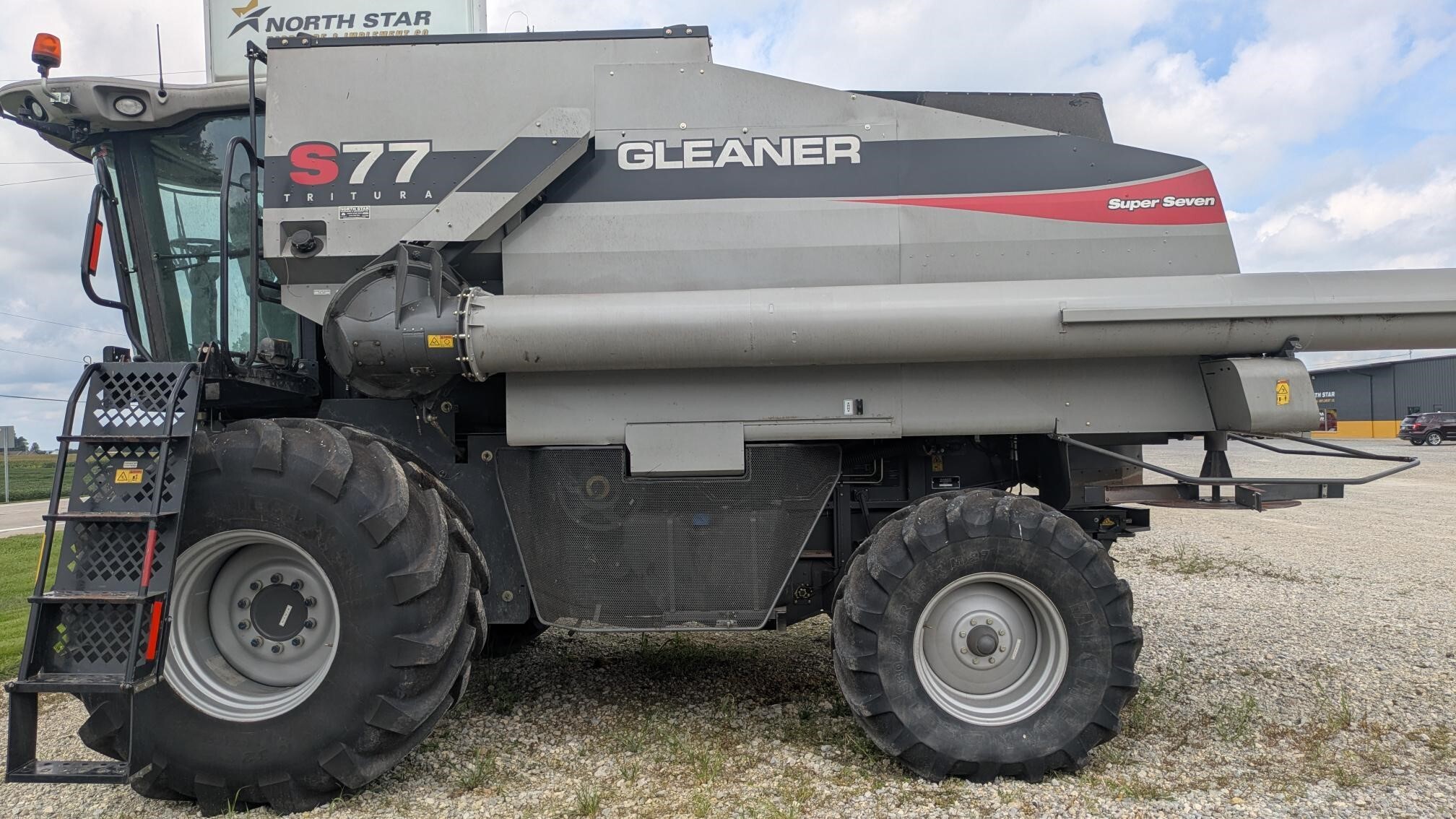 2013 Gleaner S77 Combine