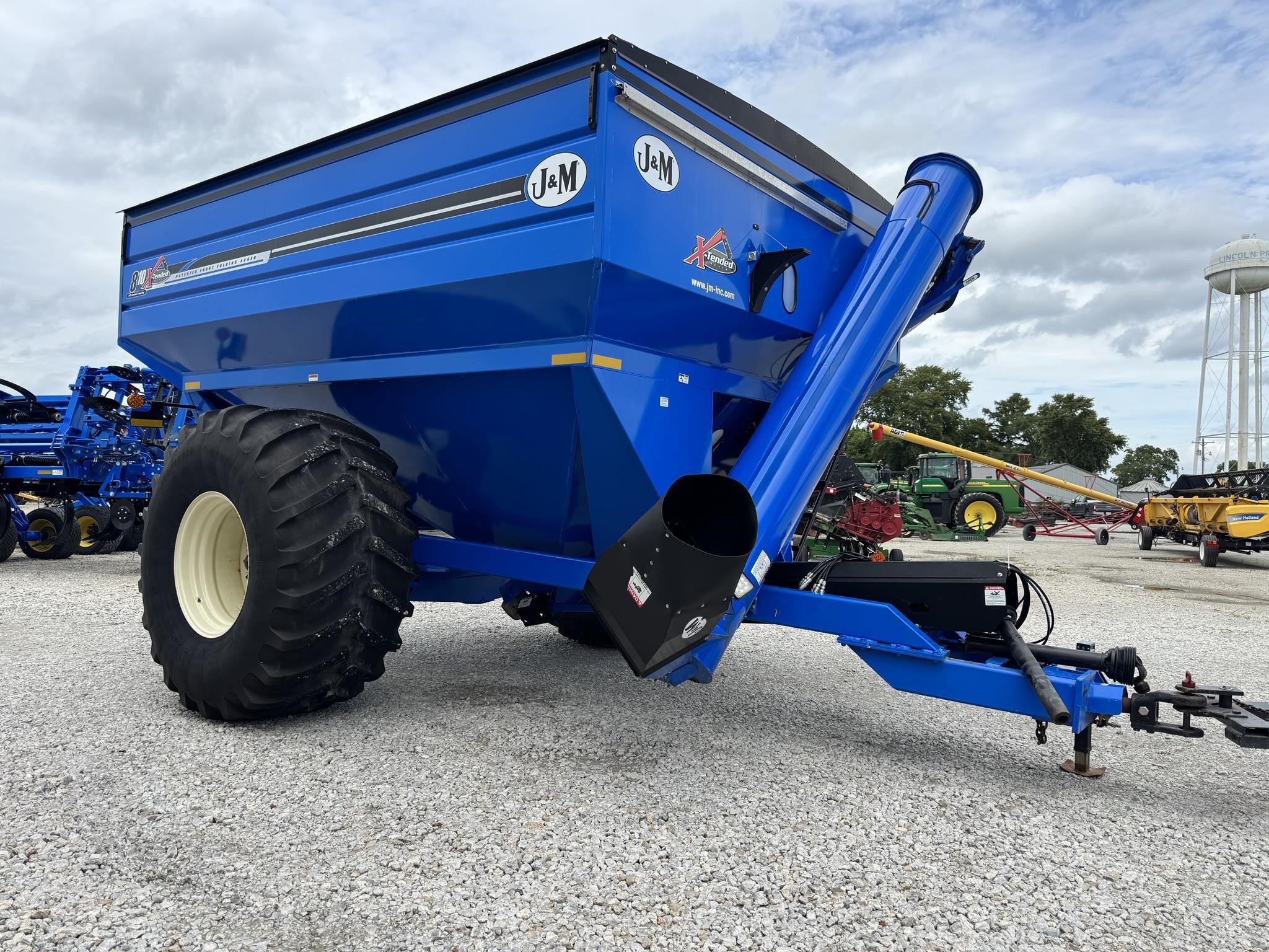 2014 J&M 812-18 Grain Cart