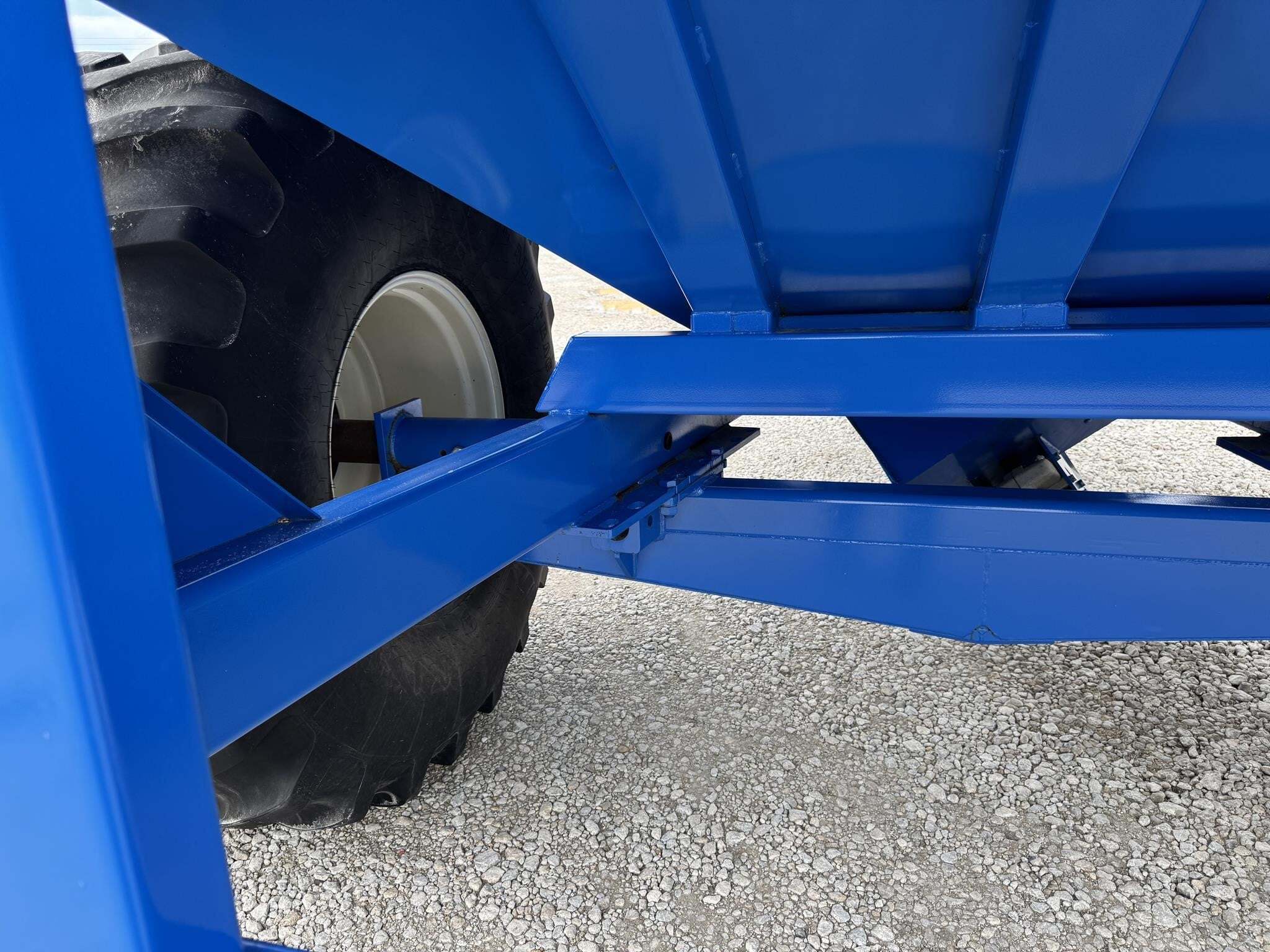 2014 J&M 812-18 Grain Cart