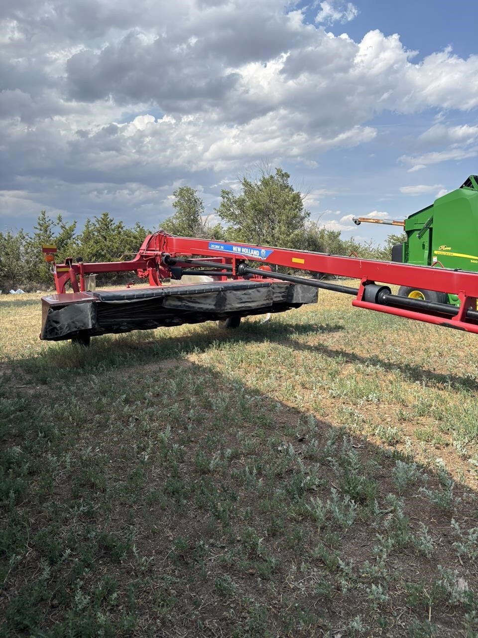 2014 New Holland Discbine 316 Pull-Type Windrowers and Swather