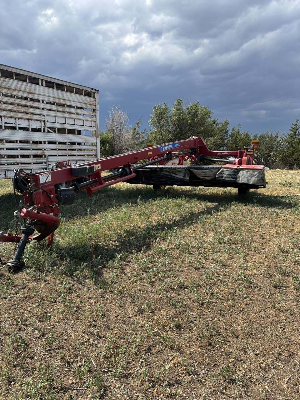 2014 New Holland Discbine 316 Pull-Type Windrowers and Swather