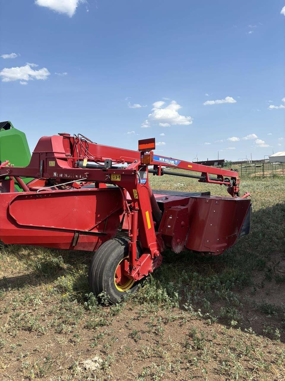 2014 New Holland Discbine 316 Pull-Type Windrowers and Swather
