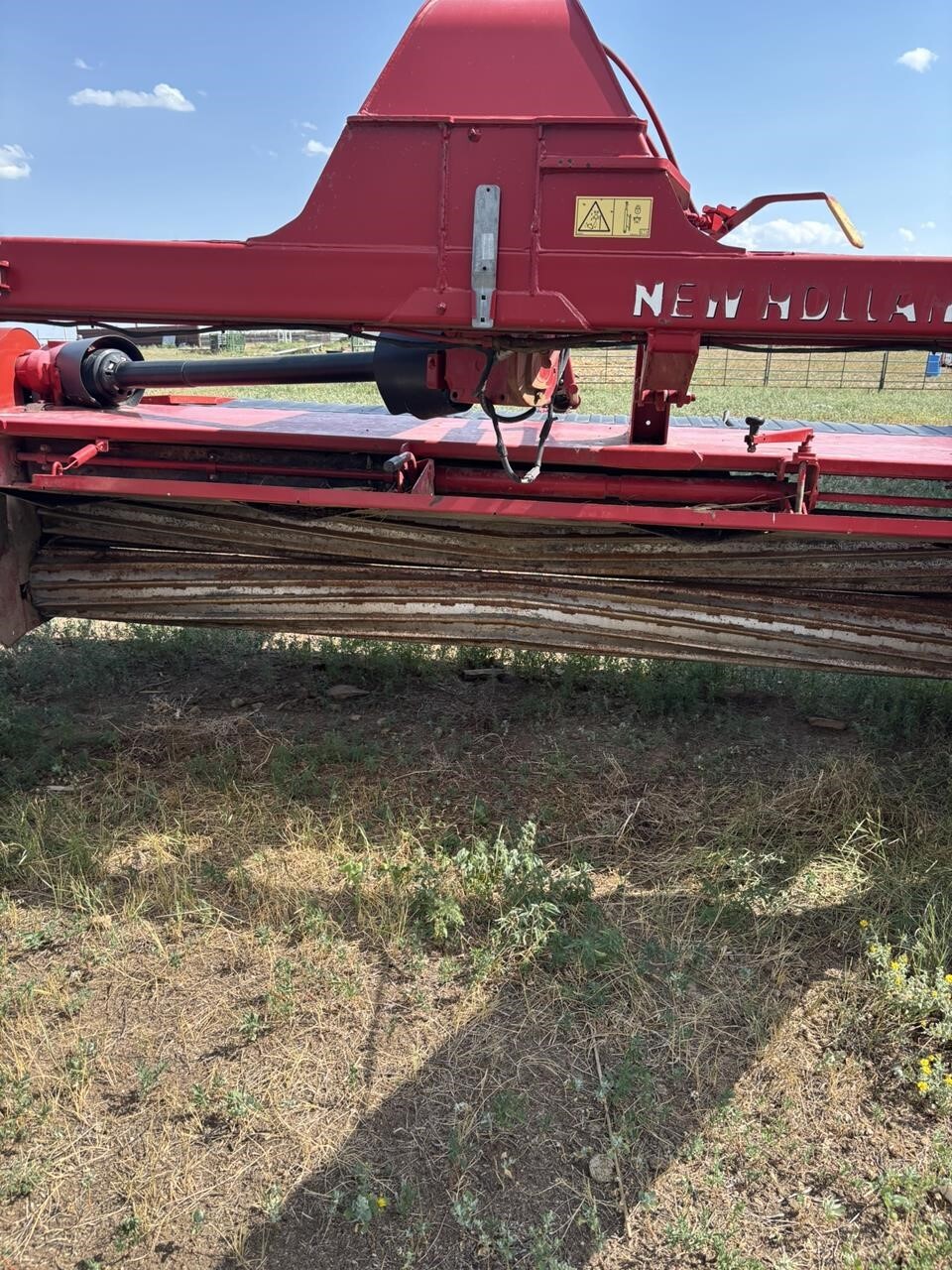 2014 New Holland Discbine 316 Pull-Type Windrowers and Swather