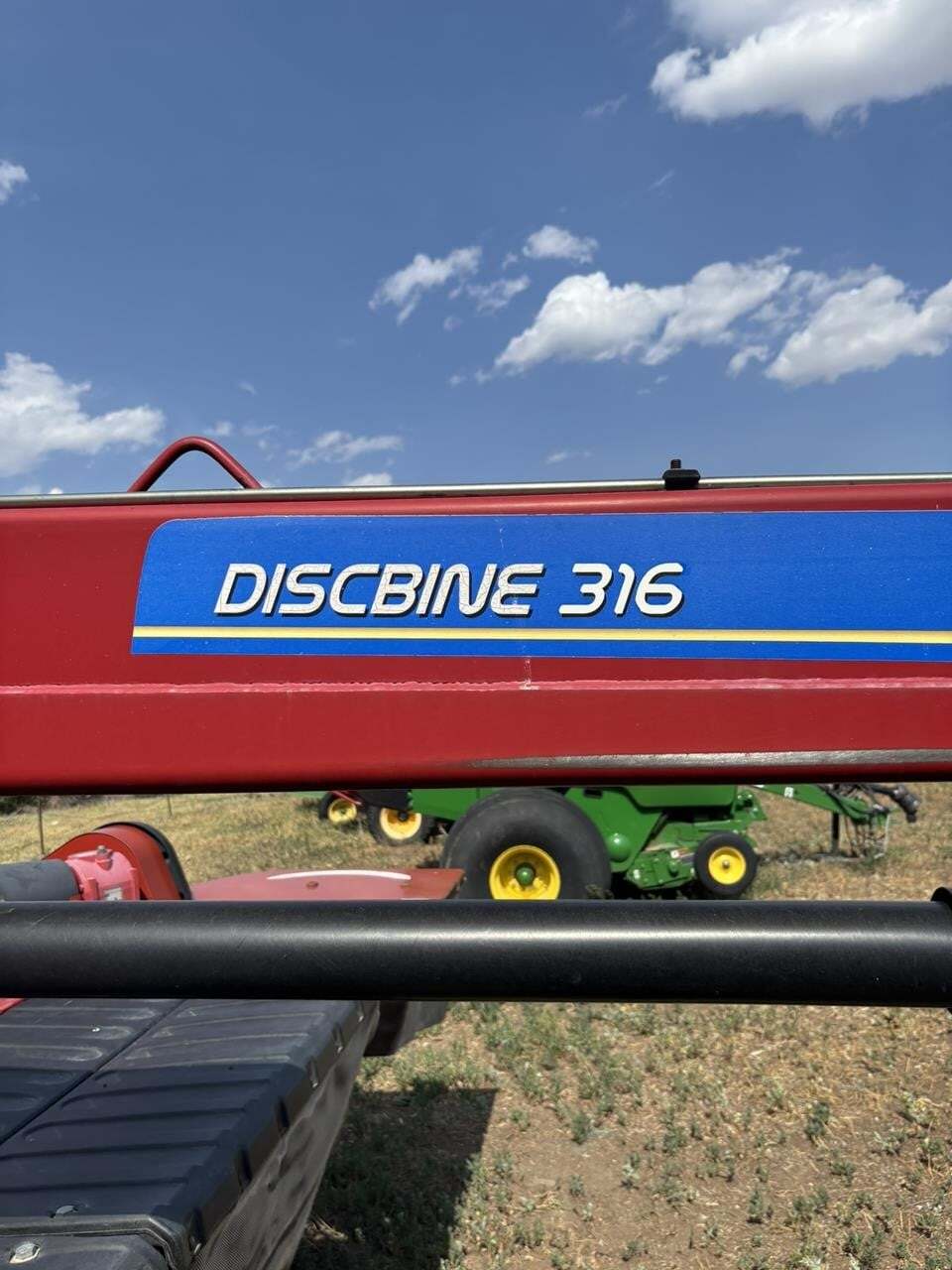 2014 New Holland Discbine 316 Pull-Type Windrowers and Swather