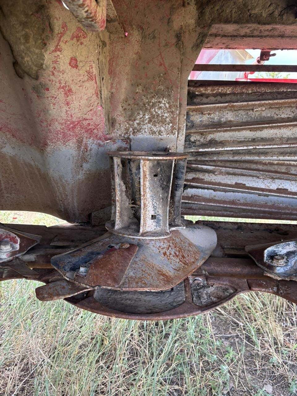 2014 New Holland Discbine 316 Pull-Type Windrowers and Swather