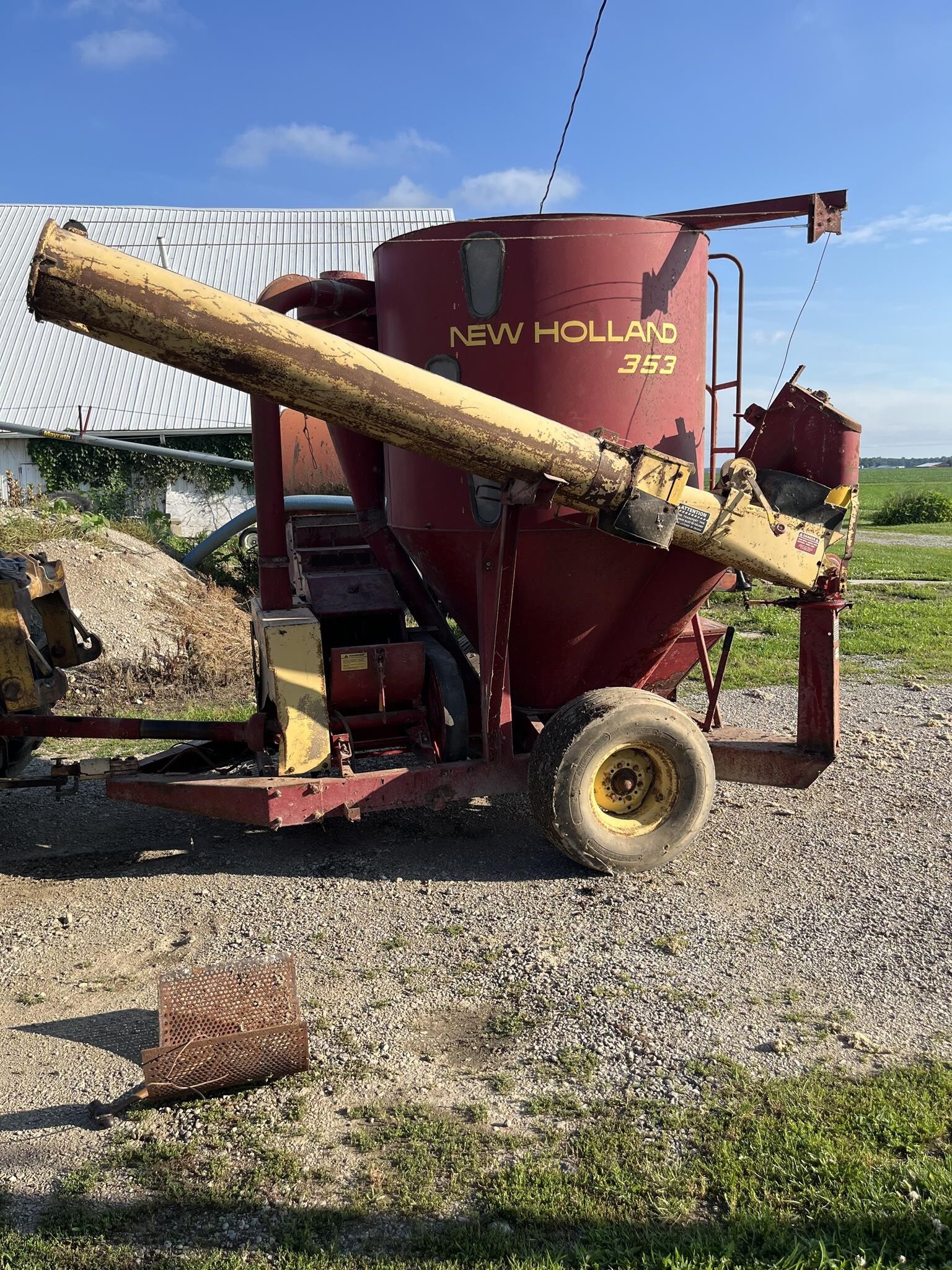  New Holland 353 Grinders and Mixer