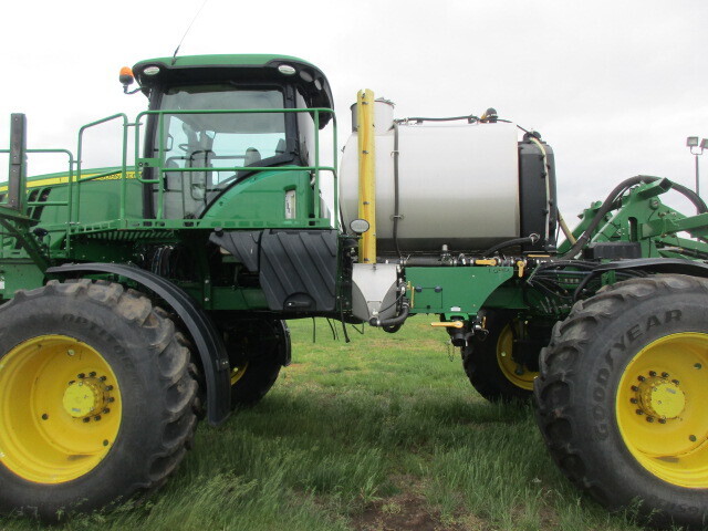 2019 John Deere R4038 Self-Propelled Sprayer