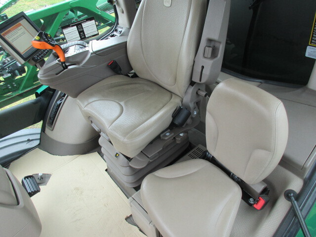2019 John Deere R4038 Self-Propelled Sprayer