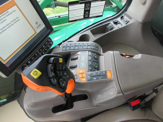 2019 John Deere R4038 Self-Propelled Sprayer