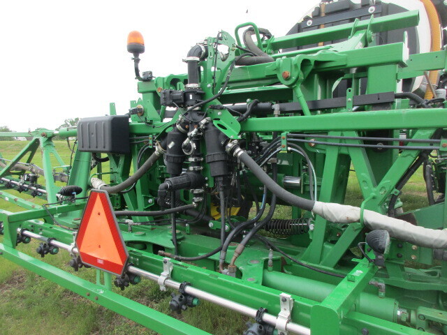 2019 John Deere R4038 Self-Propelled Sprayer