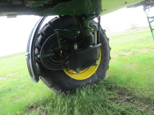 2019 John Deere R4038 Self-Propelled Sprayer