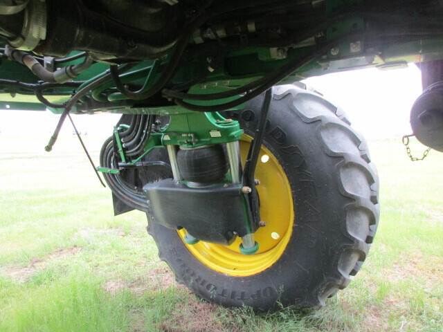 2019 John Deere R4038 Self-Propelled Sprayer