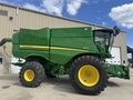 2016 John Deere S670 Combine
