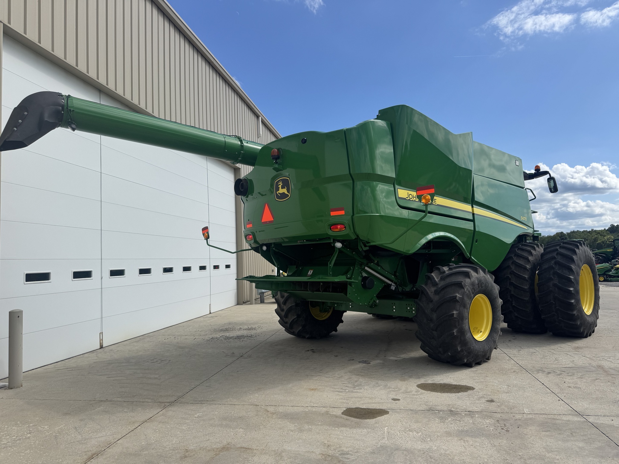 2016 John Deere S670 Combine