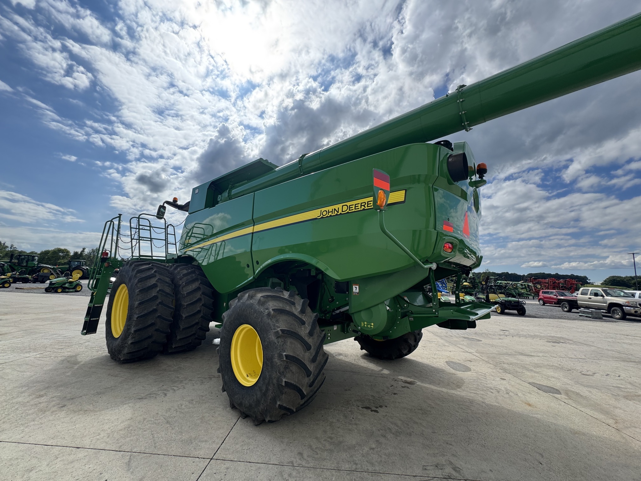 2016 John Deere S670 Combine